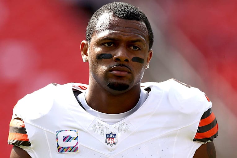 Browns&rsquo; Deshaun Watson decision sparks backlash as fans cover stadium statue with signs blasting QB