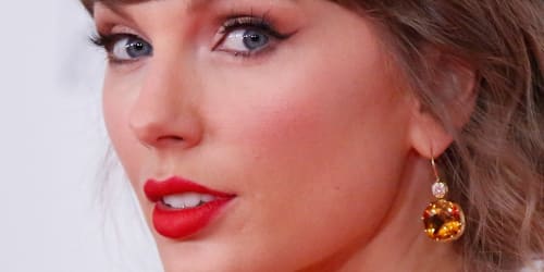 Taylor Swift debuts her shortest hair in years at UK wedding 