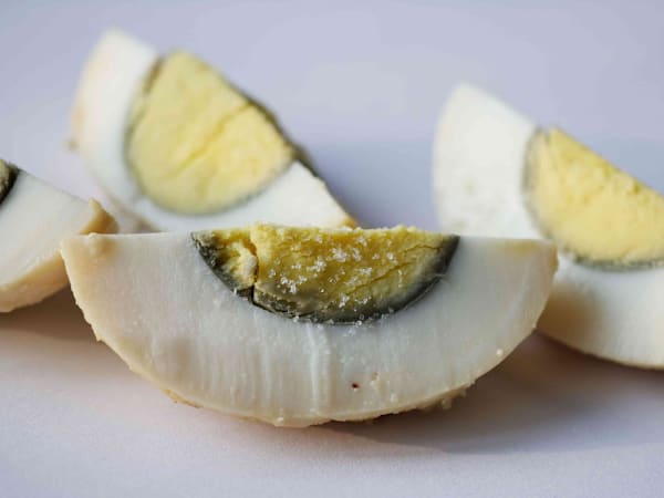 Is it safe to eat a boiled egg with a green ring around the yolk?