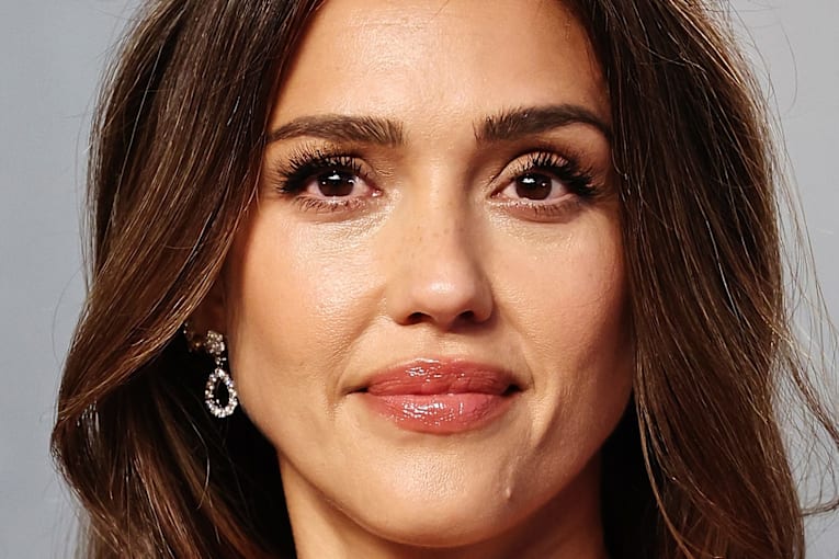 Oval faces can pull off almost any haircut &mdash; these 5 styles are especially flattering