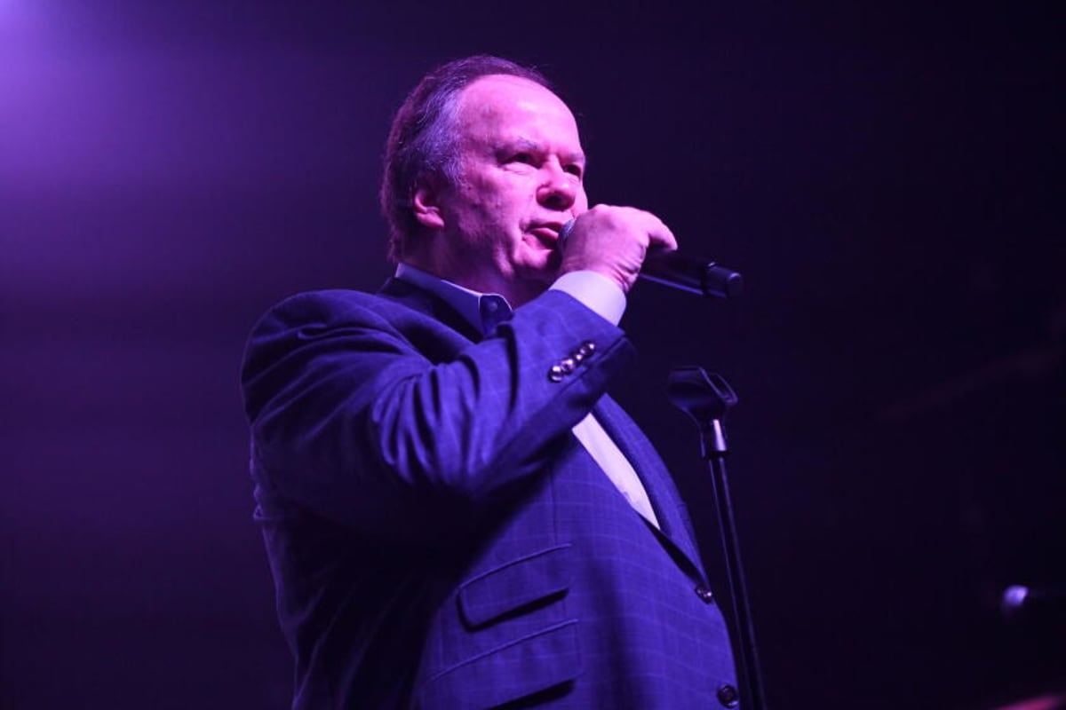 Dennis Haskins was a staple at Burbank's Dimples karaoke bar. Former ...