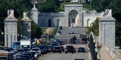 Trump to convert triumphal arch into military complex
