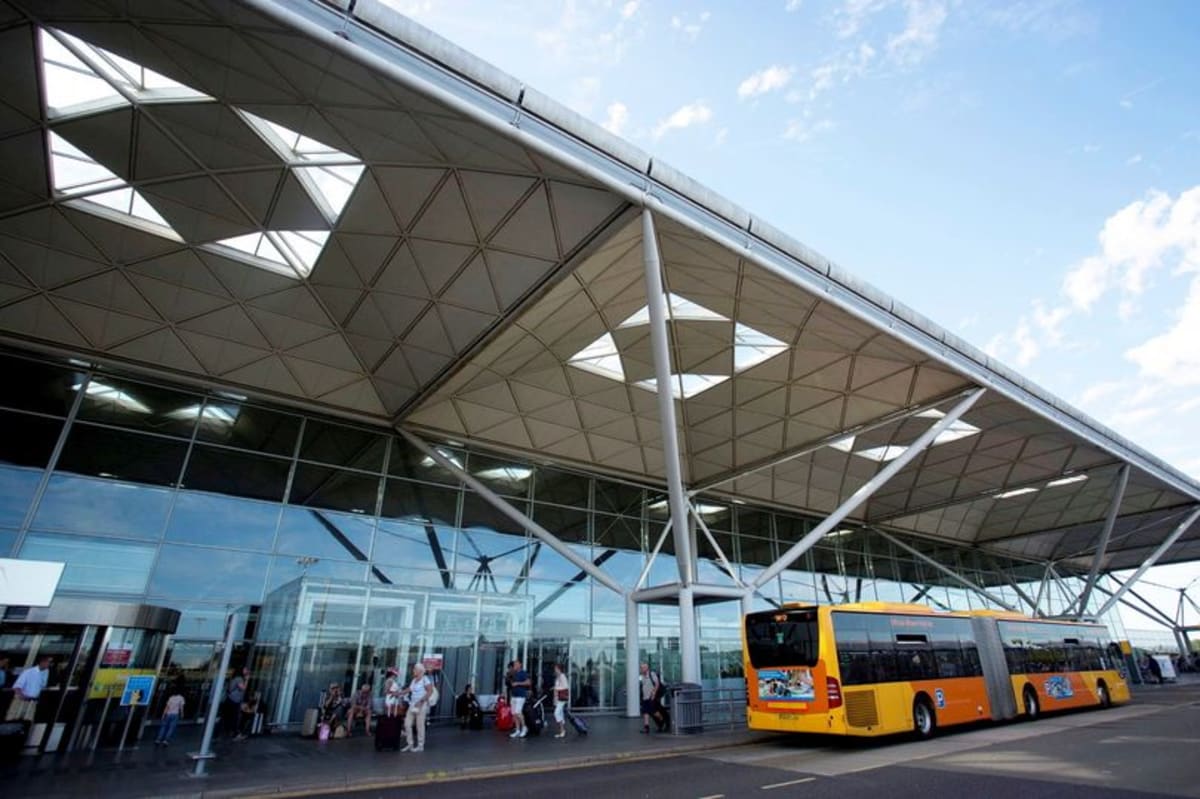 Hundreds of passengers 'stranded' after power cut at Stansted Airport - AOL