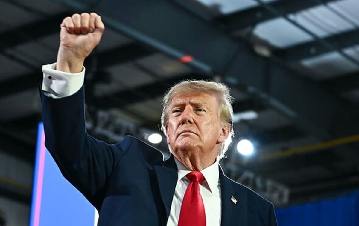 Donald Trump health fears rise after he 'glitches' - 'malfunctioned ...
