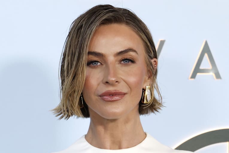 How to achieve the popular 'wet hair' look