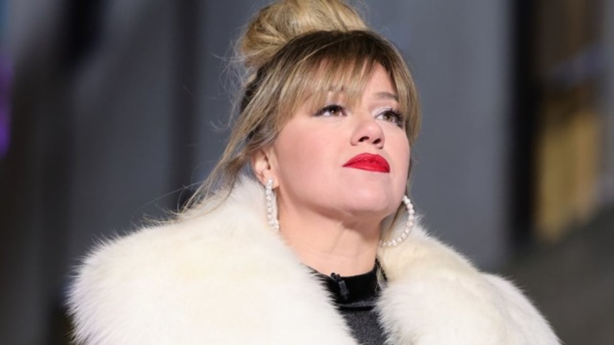 Kelly Clarkson’s Brooklyn Store Footage Enrages Fans for a Reason — Report