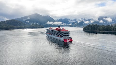 Cruise hairstylist arrested for allegedly molesting clients