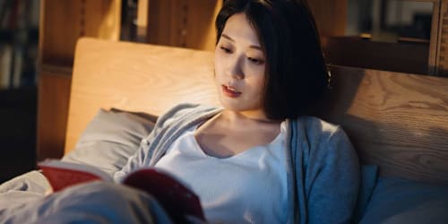 9 bedtime habits experts say can help you feel better in the morning
