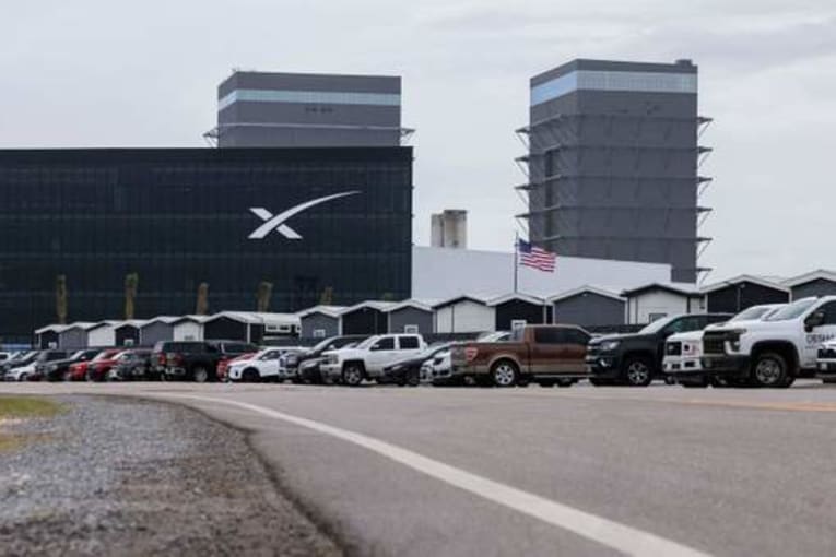 SpaceX reportedly may join artificial intelligence arms race