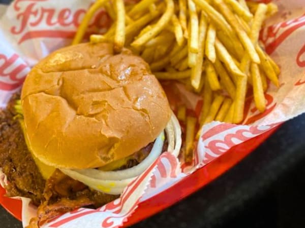 6 burger chains customers think lost their value and 6 that deserve your business