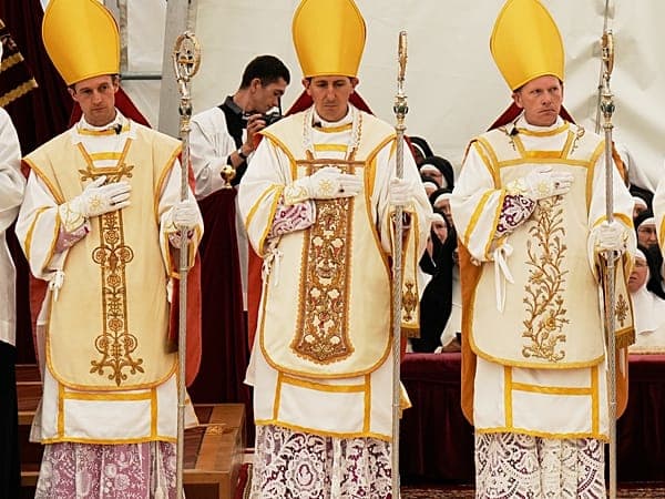 Lefebvrianer reagieren auf Papst nach Bann, neues Redemptoristen-Schisma droht