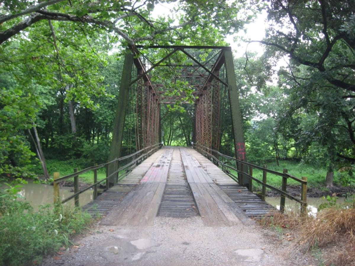 The Legend Behind Illinois's Most Haunted Bridge