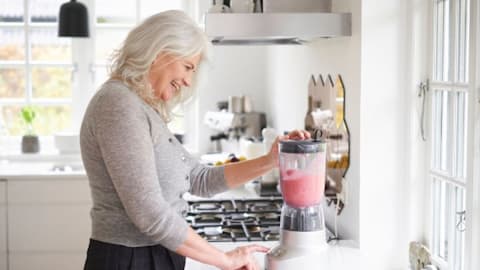This smoothie recipe for weight loss keeps you full for 5 hours
