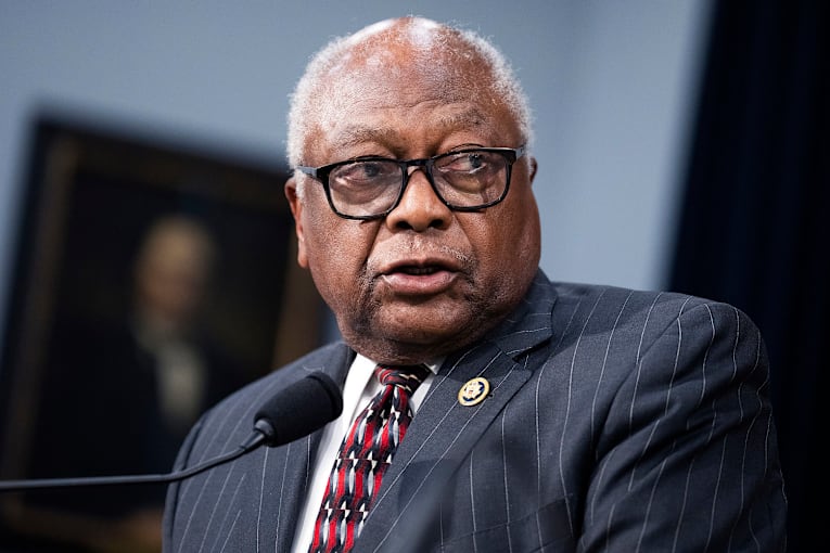 Rep. Jim Clyburn says impeaching Trump shouldn&rsquo;t be Democrats&rsquo; priority if win back the House