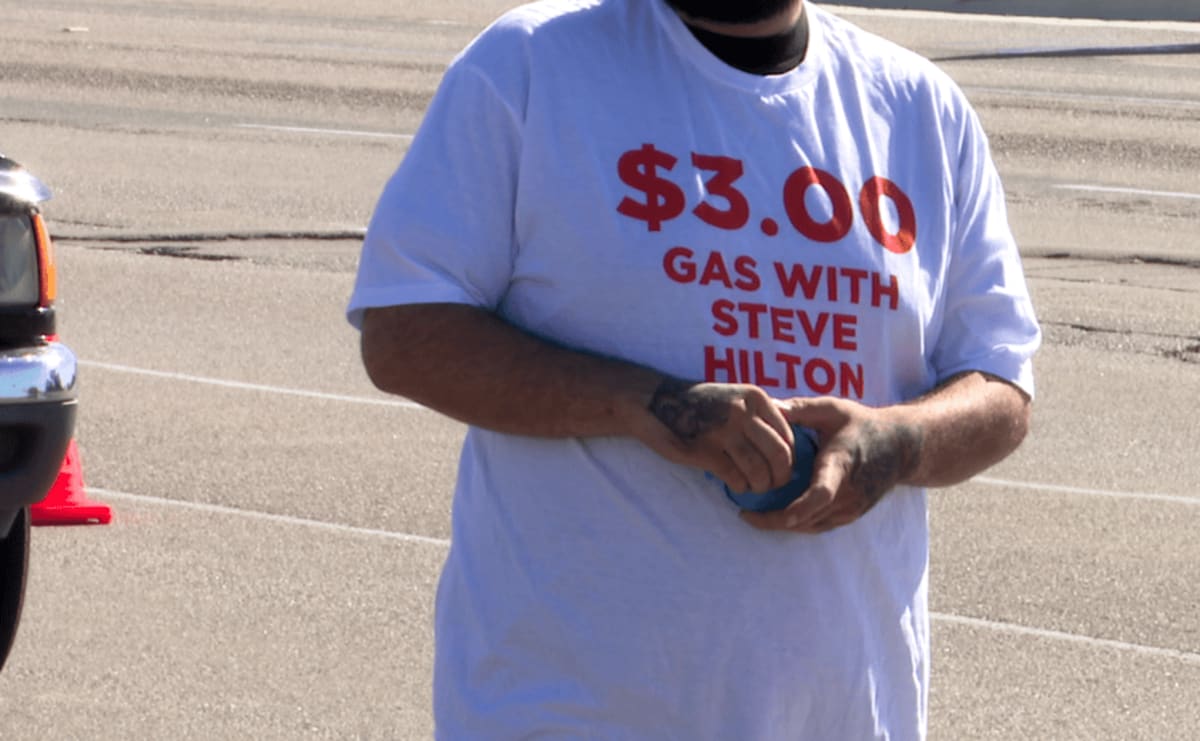 Steve Hilton offers $3 gas in Miramar during gubernatorial campaign event