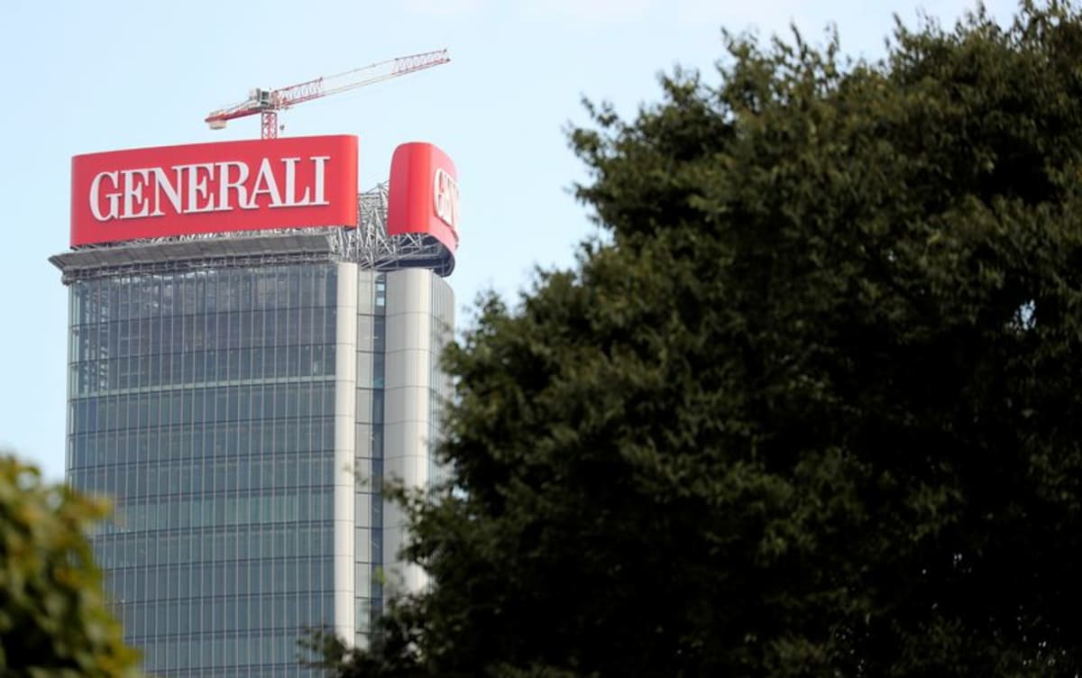 Generali to buy 9 . 9 % of Spain Banco de Crédito Cooperativo for €150 million