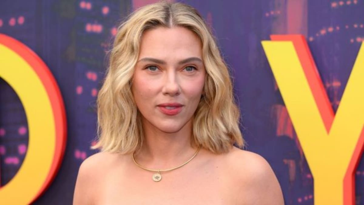 New Photo - Scarlett Johansson Makes a Statement in a Red-Hot Hermès Dress at Film Festival