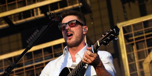 Shania Twain makes surprise appearance with Mumford and Sons in Hyde Park