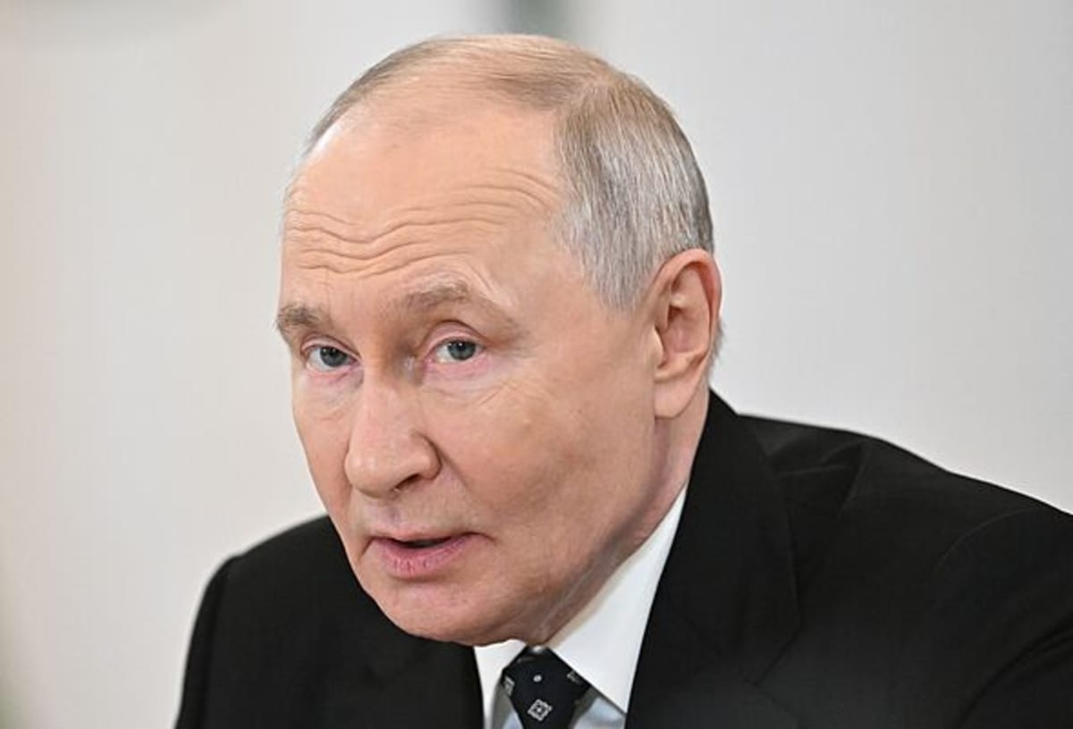 Putin praises Elon Musk as he brags about 'close contact' amid plans for Russian Starlink