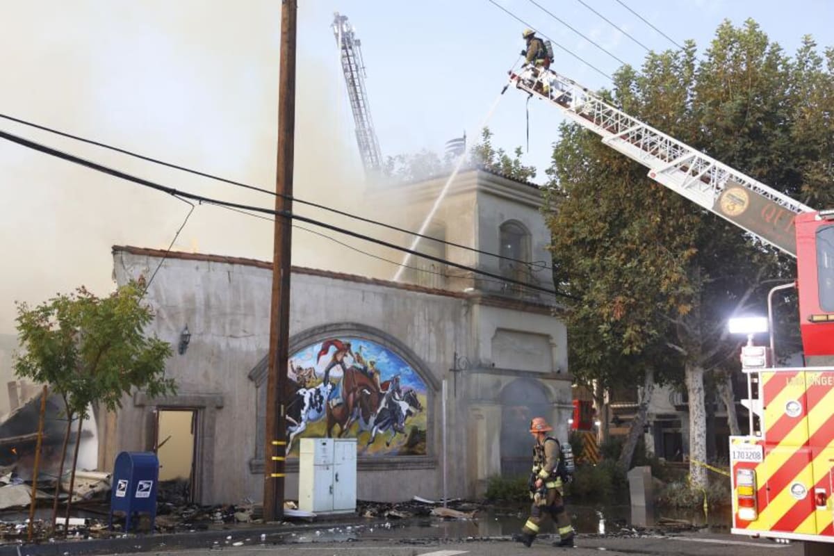 Massive fire destroys beloved small businesses in 'heart of Old Town ...