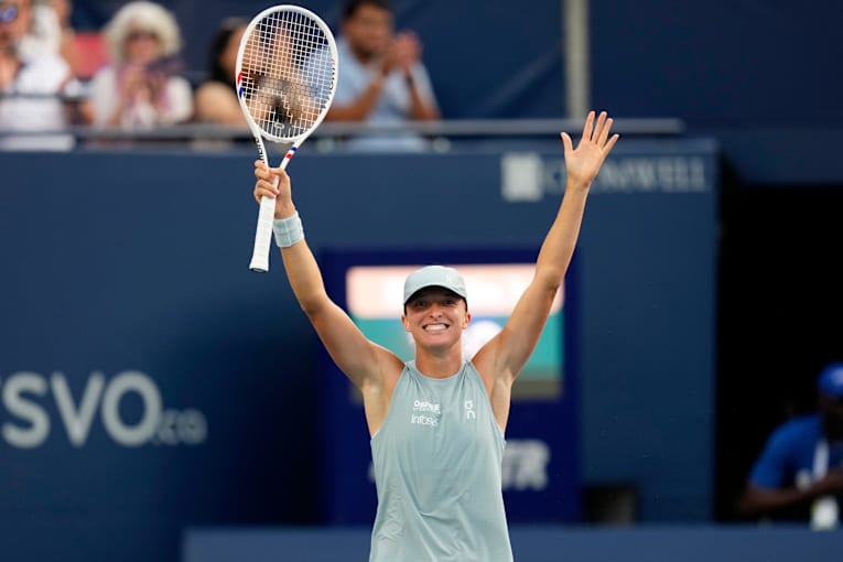 Swiatek beats Rybakina in Toronto for her first WTA Tour title of the year