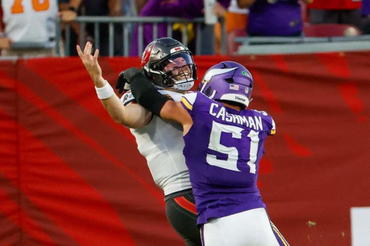Baker Mayfield dislocates thumb on throwing hand in loss to Vikings - AOL