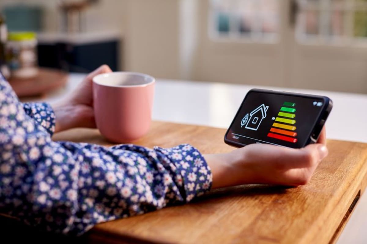 Energy bill warning as only four fixed tariffs beat October Ofgem price ...