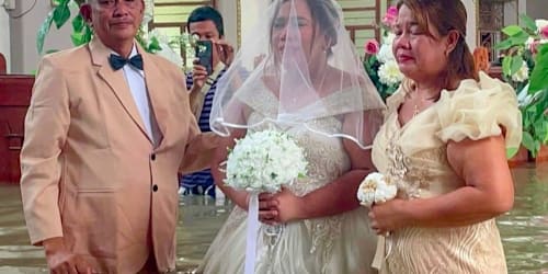 Here comes the tide: Couple married in waist-deep floodwaters