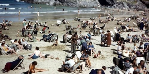 'Time traveler' spotted using unusual item in a 1943 beach photo