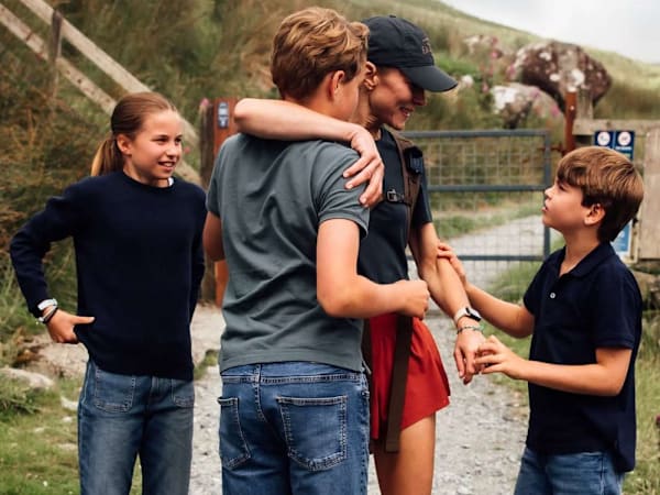 Kate Middleton shares new family photos with all 3 kids, including towering son Prince George