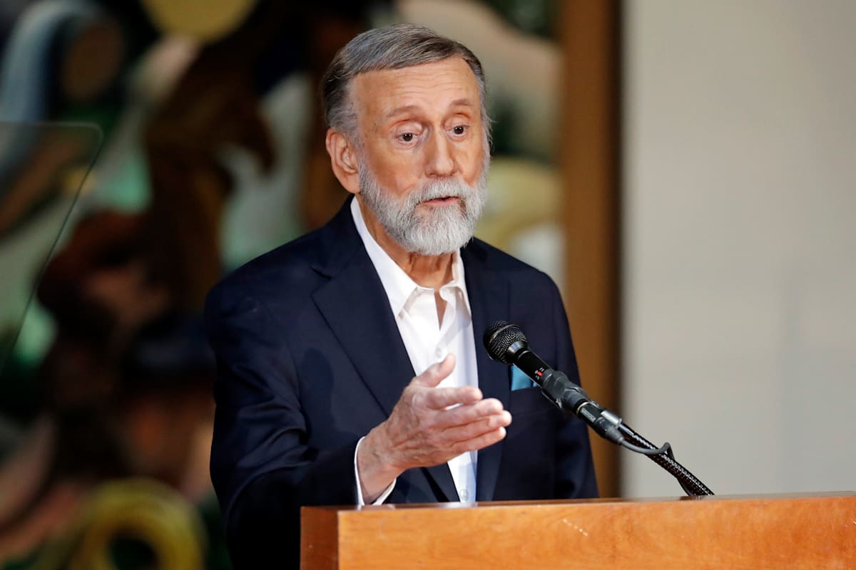 Grammy-winning singer-songwriter Ray Stevens recovering after breaking ...
