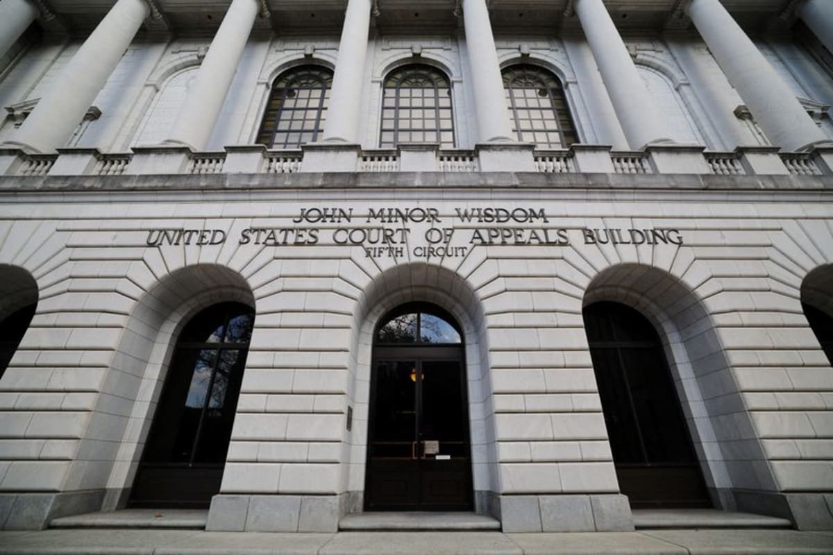 US ban on switchblades is unconstitutional, appeals court rules