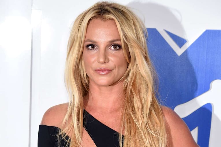 Britney Spears addresses pics of her hanging out of sunroof on busy LA freeway
