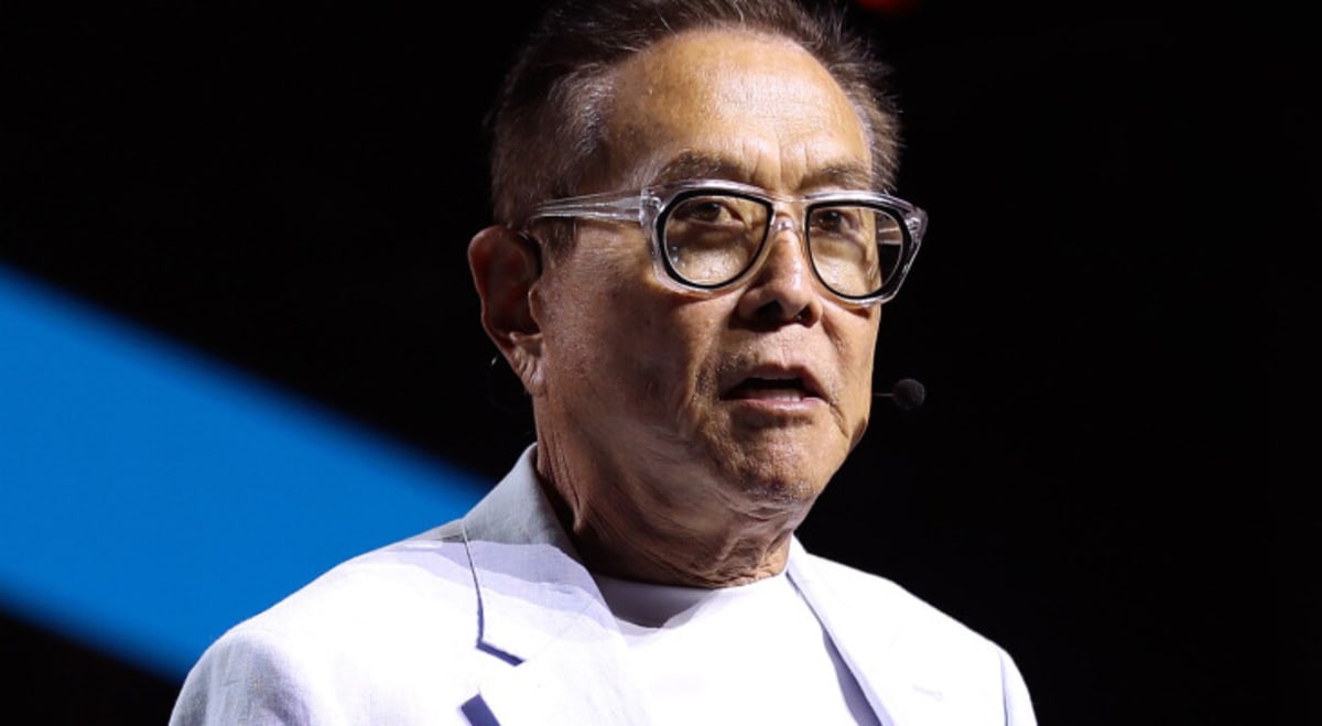 China made its choice : Robert Kiyosaki says the nation is  dumping  the US over 1 thing . Fortify your nest egg now