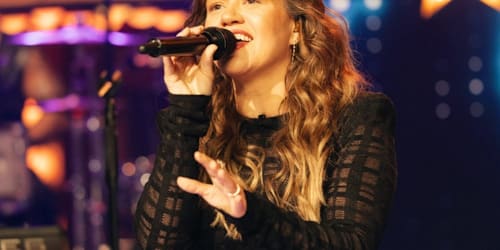 How an emotional Kelly Clarkson signed off her talk show for the last time, with her children by her side