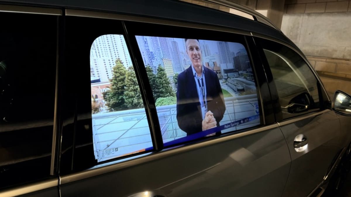 DIY device turns your car window into a digital billboard