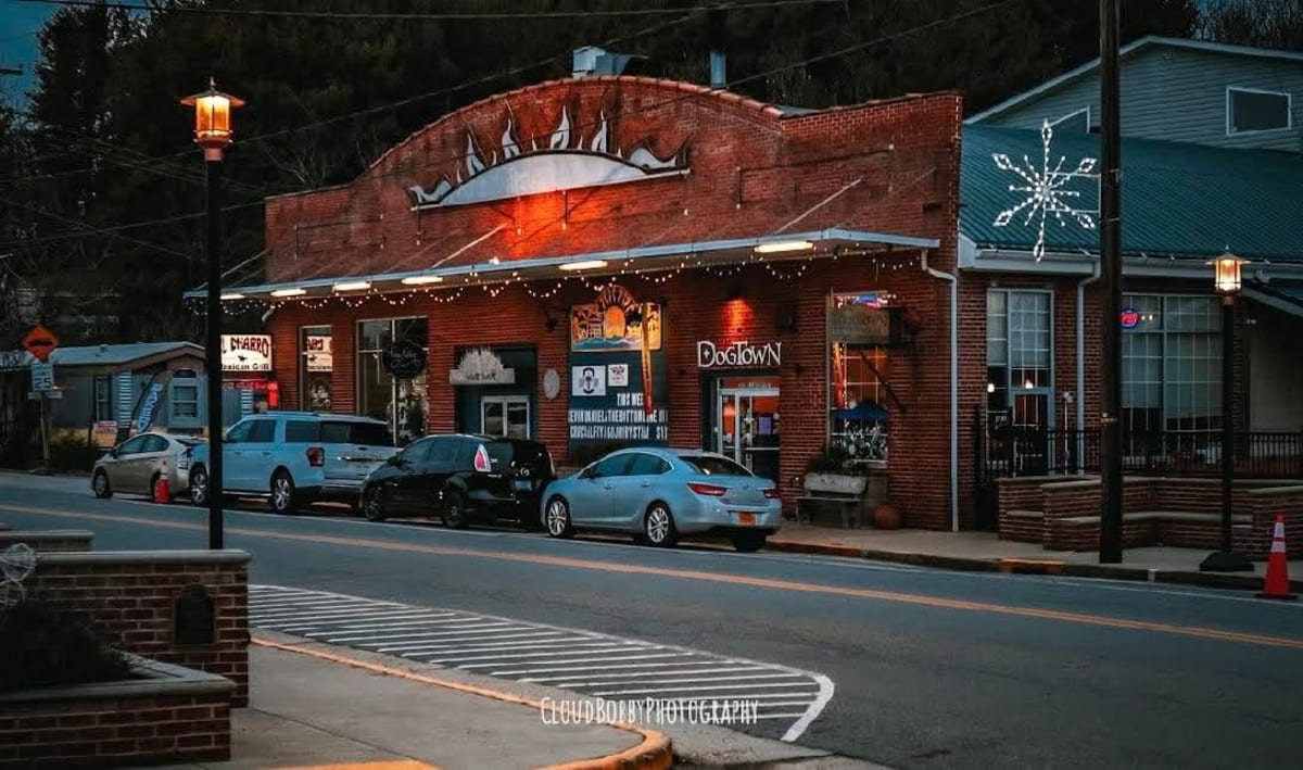 This Small Virginia Mountain Town Is Worth A Fall Road Trip For The ...