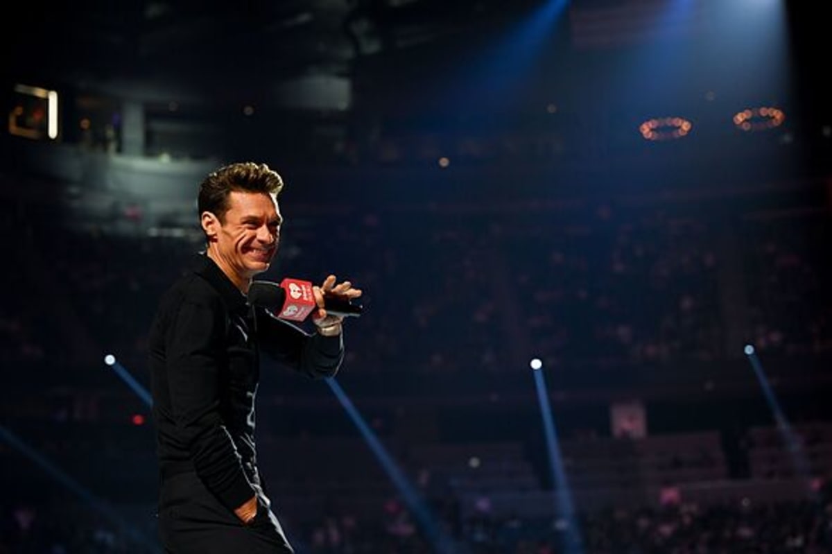 Ryan Seacrest Flexes Fitness After Health Concerns