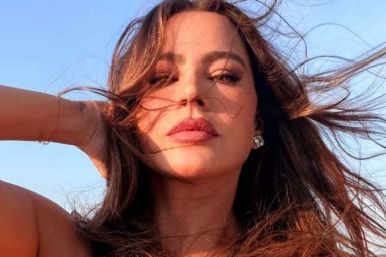 Sofia Vergara shows off plunging Etro dress with keyhole cutout