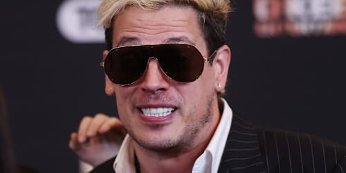 Controversial political commentator Milo Yiannopoulos detained by ICE