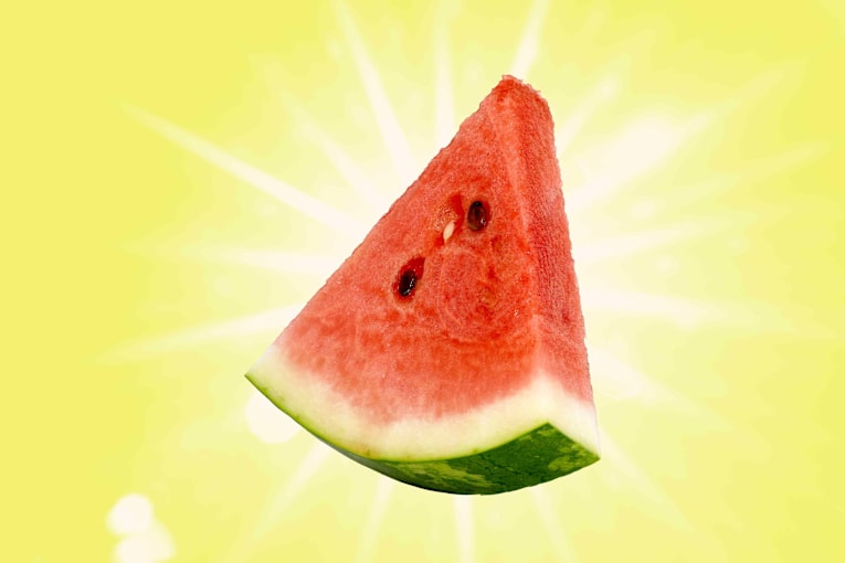 What to eat and drink after a long day in the sun, according to dietitians