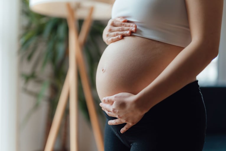 Woman has extremely rare birth, delivering 2 babies with different sets of parents, in &lsquo;unique&rsquo; surrogacy case