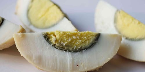 Is it safe to eat a boiled egg with a green ring around the yolk?