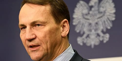 Polens Außenminister warnt: Russland könnte „Maskirowka“-Operation vorbereiten
