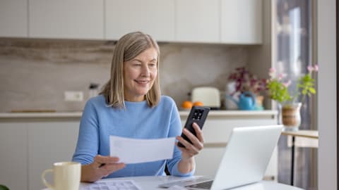 The 401(k) Bracket Smoothing Strategy That Keeps Retirees Out of the 22% Tax Bracket for Life