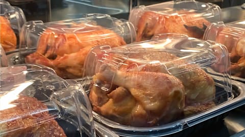 This rotisserie chicken was just named the best you can buy&mdash;and it&rsquo;s not from Costco
