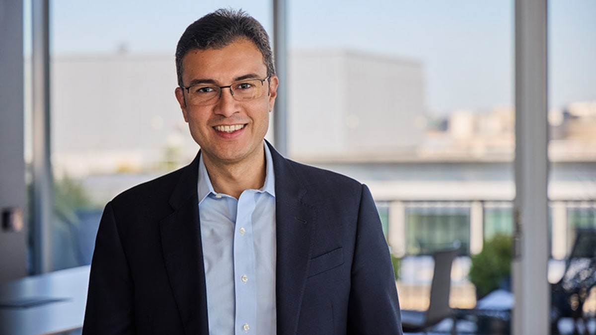 Wells Fargo Announces Kleber Santos to Lead Consumer Banking and Lending; Saul Van Beurden to Lead AI for the Company - AOL