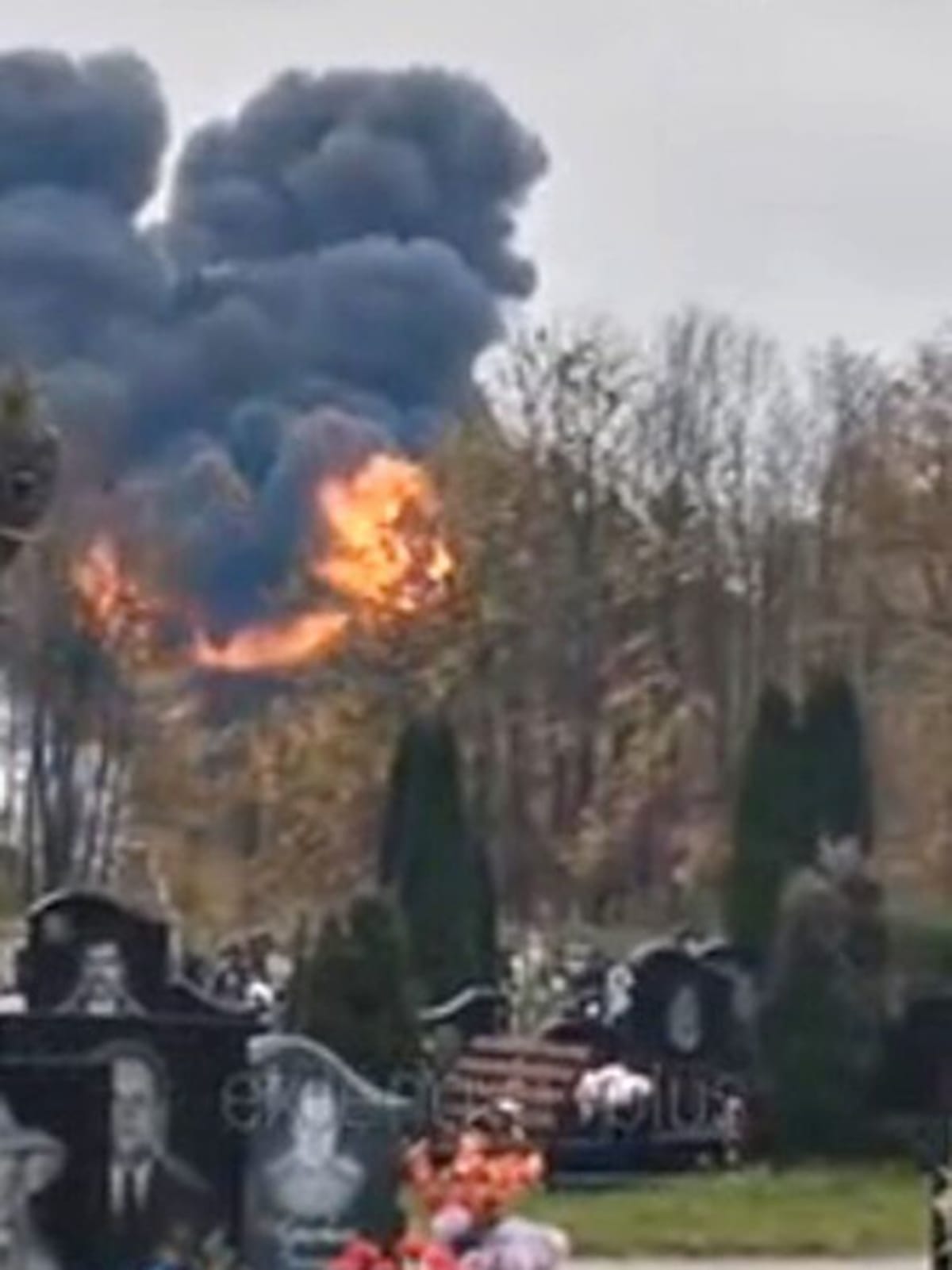 Putin left humiliated as $36 million Russian fighter jet crashes during ...