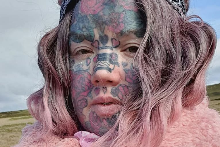 Mom with 800 tattoos reveals her face without the 'extreme' look, but her family and even her dog weren’t prepared