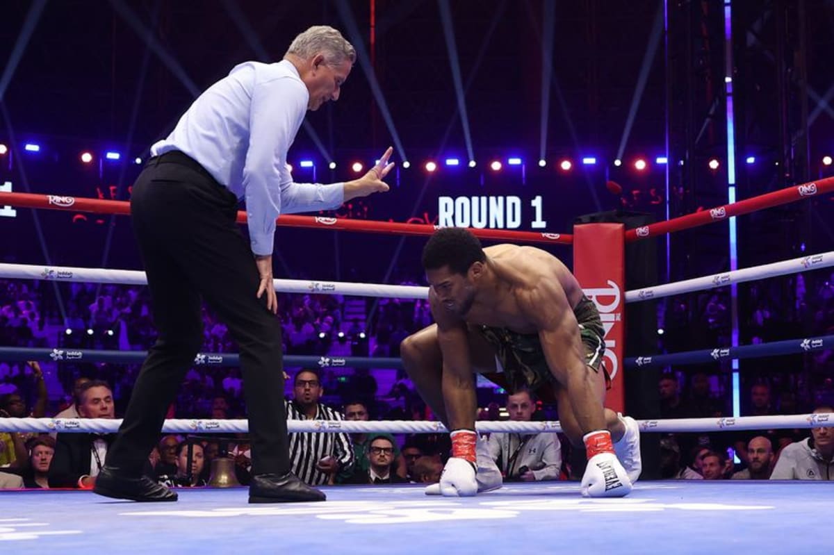 Anthony Joshua told he won't last 10 minutes against Tyson Fury